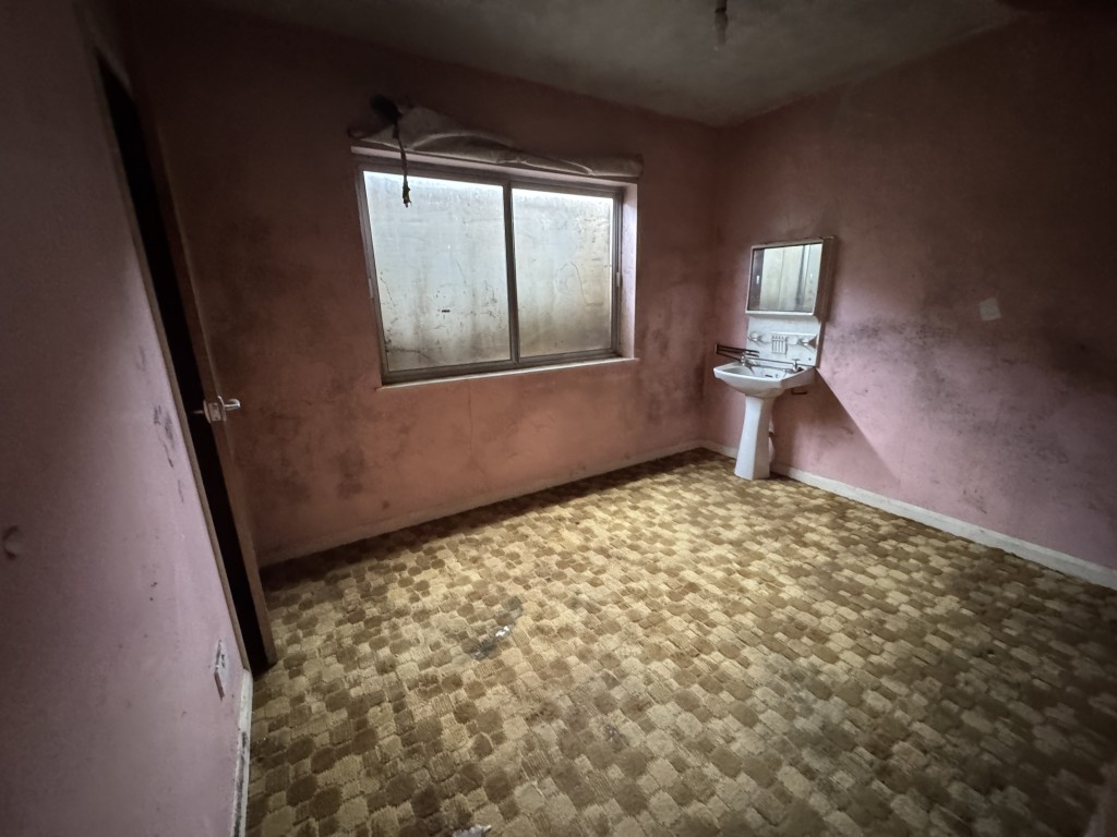 Lot: 61 - DETACHED BUNGALOW FOR IMPROVEMENT AND REPAIR - Ground floor bedroom two